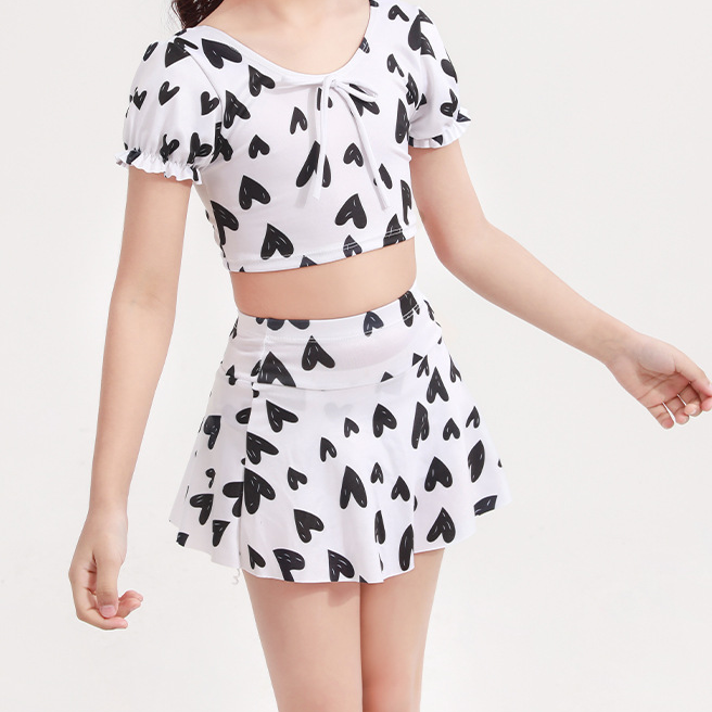 Swimwear de la altura de los dos piezas del corazón del niño